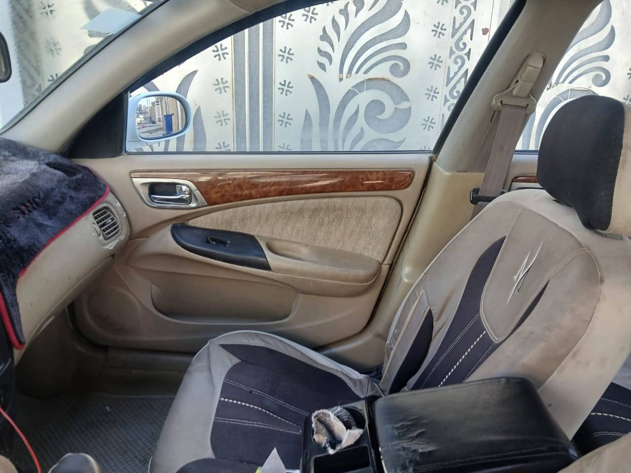 السلام عليكم سني ياباني 2001 لون ابيض  محرك 16 مال كصه قبق اسود تبريد شغال كير كفاله رقم بغداد مشروع وطني شرط التحويل اسياره بيها صبغ حزام مكاني صلاح الدين سامراء  اسعر 73 وبيها مجال بصيط ‎***********
