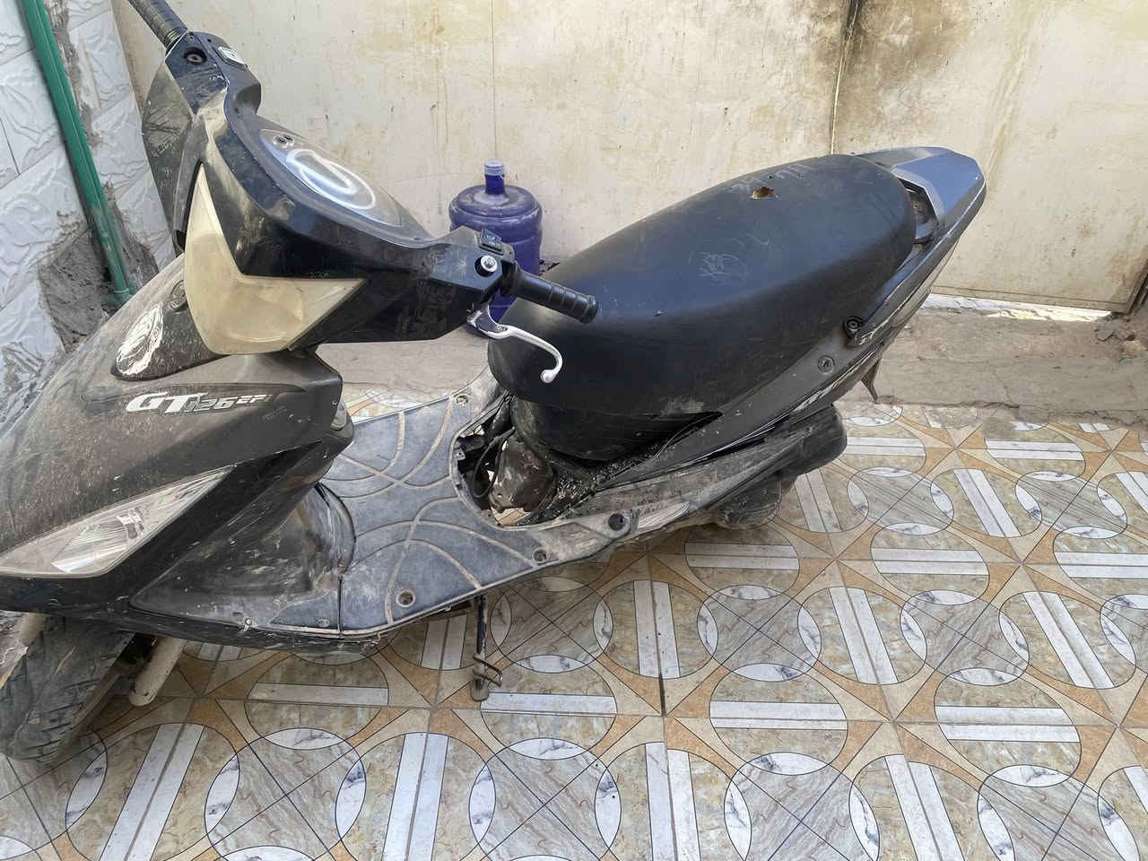 سلام عليكم دراجه نضيفه كلشي ما بينا اتماتيك كهربائيات كلهن شغالات العنوان النجف الاشرف. رقم الهاتف ***********
