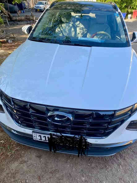 السلام عليكم توكسان 2024 السياره خير من الله ماشيه 22الفبيه طخه بصيطه مثل ما موضح الكم في الصوره اي استفسار ع الرقم ***********. السعر خاص
