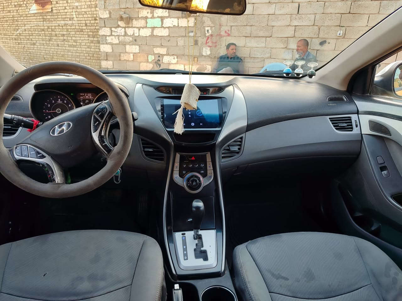 السلام عليكم النترا 2013 وارد امريكي بيبان ثنين جهة العبري بارد بدون دواخل فقط رقم مثنه مشروع وطني سنويه لل 2027مصفره هيئه وغرامات  محرك 1800 محرك وكير مكفولات تبريد شغال تخم تاير جديد حدادية امامي وخلفي جديد شاشة كامره حساسات خلفية تحكمات ستيرن سيارة جاهزه
 السعر 97 وبيه مجال  مكانه ديوانيه 
للاستفسار ***********
