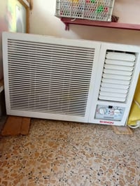 متاح مكيف توسوت  2طن نضيف إستعمال قليل  سعره 350 وبي مجال عنوان بغداد ...