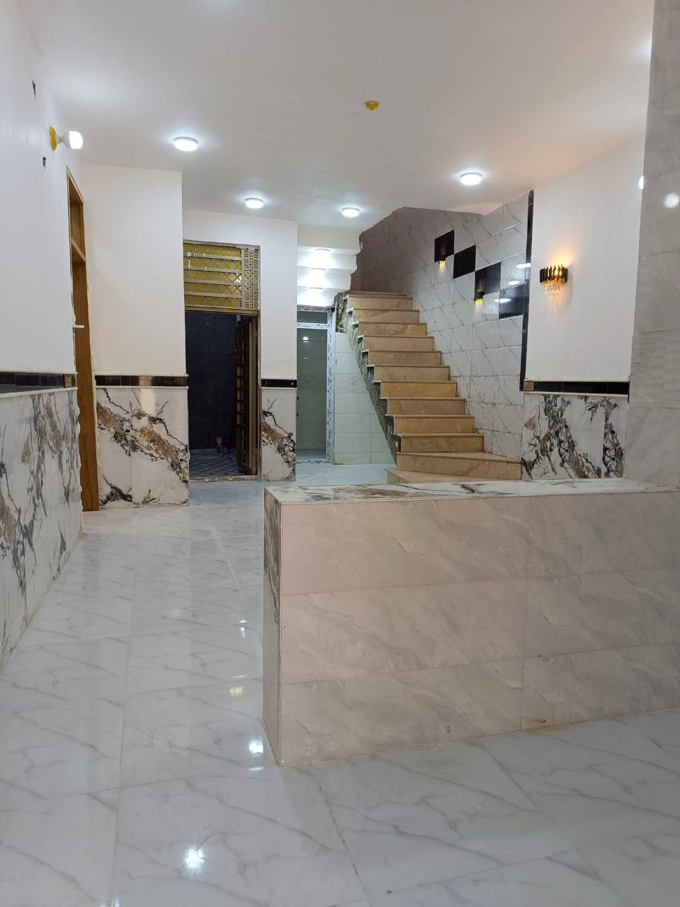 يالله بيت للبيع المساحة ١١٥ متر طابو زراعي سند ٢٥ بناء حديث طابوك صب مسلح كل الخدمات موجودة تبليط ومجاري العنوان طويريج حي الجمعية شارع ام البنين السعر 63 مليون مع المجال تفاصيل أكثر الاتصال على الرقم
***********
