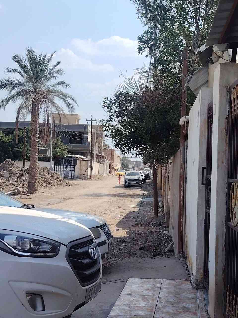 #بيت للبيع في بابل حي المعلمين مطل على ساحه مقابيل مول اهل الخير طهمازيه طابو صرف بسعر جيد
#مساحه البيت 200متر بناء حديث 
الواجهه 10متر...
نزال 20متر...
#البیت ركن على شارعين 15متر والفرعي10متر 
#الموقع قرب ملعب علي ناصر في حي المعلمين قريب جدا من شارع الطهمازيه الرئيسي....
البيت بناء حديث درجه اولى..
عرض الشارع 15متر ..
#يتكون البيت من طابق واحد فقط..
( كراج . طارمه. استقبال. مطبخ. صاله. صحيات داخليه وخارجيه. غرفتين نوم. درجه . بيتونه.)....
#بناء 2015
#خدمات كامله ماء وكهرباء ومجاري باقي بس تبليط ومشمول بتبليط بس يكملون الأكرمين يدخلون ع المعلمين..
⬇️⬇️⬇️⬇️⬇️⬇️⬇️
#البيت بناءه جدا نظيف ودرجه اولى موقعه ممتاز مطل على ساحه مستقبلا متنزه تصير...
#سعر البيت جيد مقارنه بموقعه 🔥 
للاستفسار اكثر الاتصال على الرقم ⬇️***********.....➡️➡️➡️⬇️
 .........
