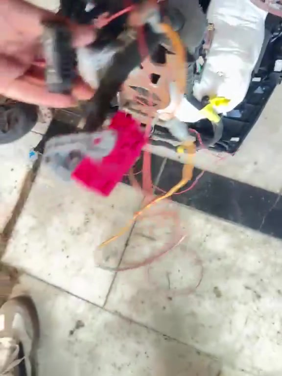 😂جماعة التلزيك تعبتوني 😂
سبورتج هايبرد 2023 ظفيره الدشبول مشتغليها كله جطلات

التبريد مايشتغل كونترول التبريد ما يشتغل شاشة السيارة ساعة تشتغل ساعة ما تشتغل 

الحمد  لله فتحت الدشبول ولغيت كل الجطلات وشديت  ظفيره جديدة ع نفس الرقم ورجعت السيارة بلادية 

طبعا الزبون هواي مفتر ع ورشات وما صلحت السيارة 

اسهل منها ماكو 

اي شي تحتاجون اني احاضر 

اي شي مستعصي دزو علية (ايزي ) 

🔋1️⃣الماسة لصيانة الهايبرد1️⃣🔋

*********** سجاد ابو ماسة
