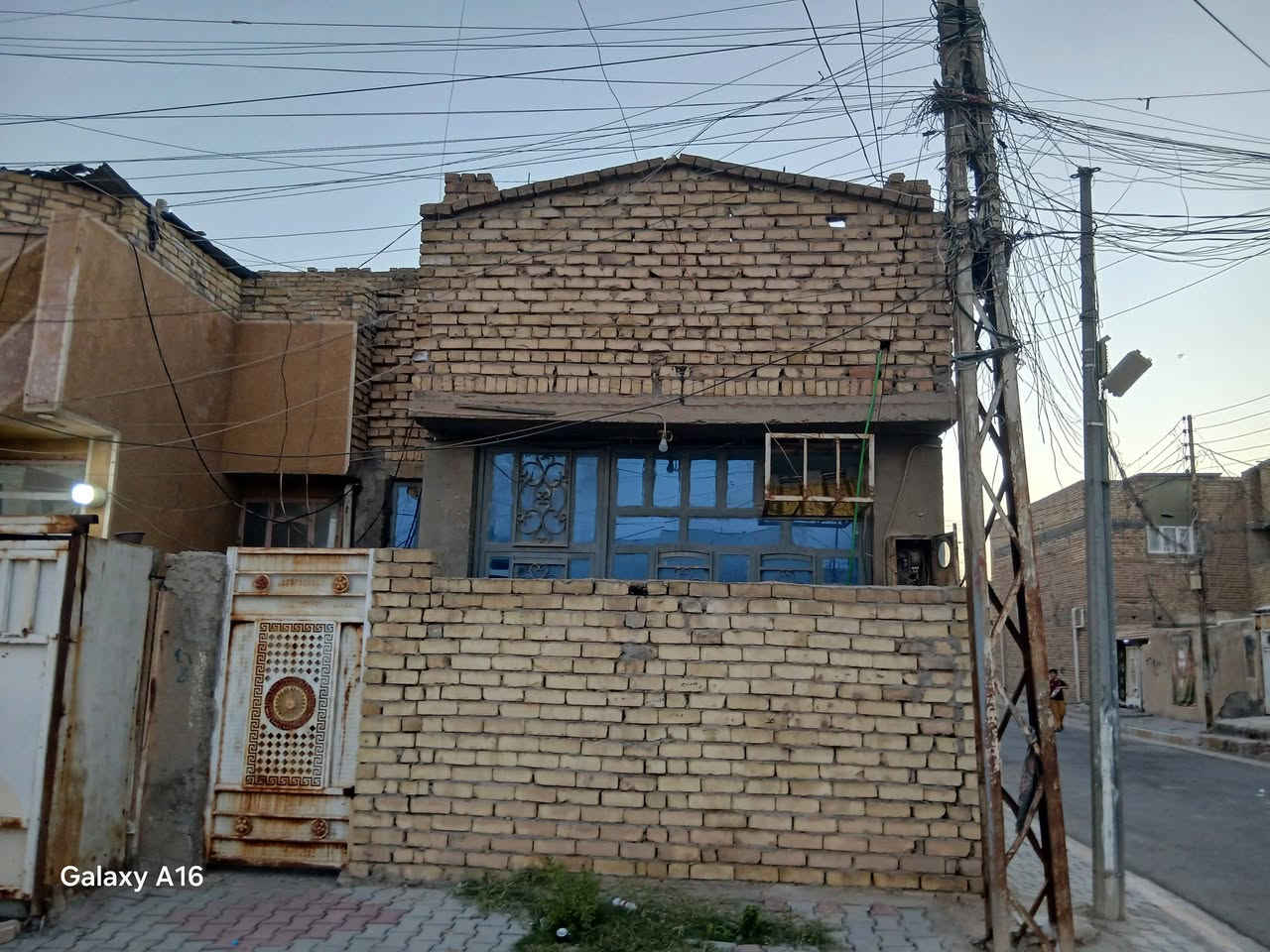 سلام عليكم 

بيت الجار  مساحته ٥٠ بيت كمل و بي واير سحب و جوزه و اير مال نت 

موقع  الجريخي  خلف مدرسه  الزيد العابدين***********
