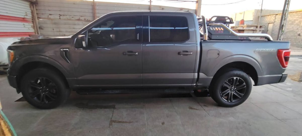 سيارة فورد F150 موديل 22
اللون المميز نفطي رقم اربيل سيارة بأسمي تحويل ثاني يوم سنوية لغاية 2030
فئة XLT
المواصفات 
محرك ستة سلندر توين توربو 2/700  مزدوج..سيارة ماشية 79... سيارة امريكي مكفول عدا طخة بالبابين مبدلات نفس الابواب بالضبط صور الحادث  مرفقة مع صور المعروضة .. 
باب طويل بدي قصير المرغوب. گير اوتماتيك طرح ( عشرة نمرة  ) لايتات ليد زنون.. تدفئة تبريد قطعتين.... 
تشغيل عن بعد. شاشة كبيرة تشغيل ذكي.. مقاعد جلد.. نظام قيادة ذاتية تحديد مسار.. كاميرات محيطية.. حساسات مري نقطة عمياء.. لوحة المفاتيح الذكية.. مثبت سرعة.. رادار امامي... حساسات خلفية... باب بدي كهربائي.. منافذ كهرباء  عدد 3.. اشارة ترحيب عن بعد.. أضاءة بالمري.. دخول ذكي.. 
تخم تاير جديد.وبعد بيها مواصفات . 
للتواصل عبر الرقم 
واتساب ***********
***********
