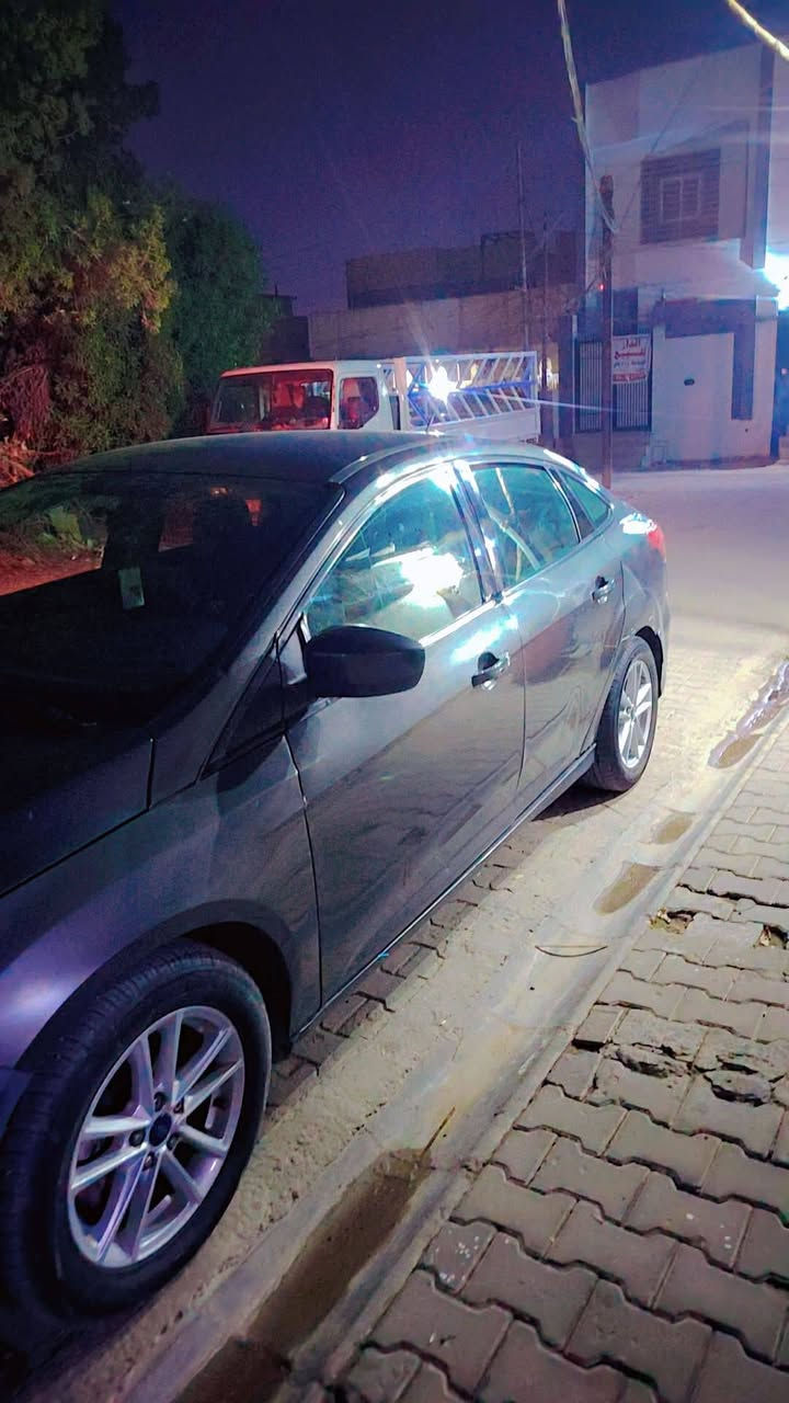 ٧٥ ورقة 
***********
***********
فورد فوكس ٢٠١٨
كير مكينة كهربائيات تخم تاير حدادية دواخل كلة ممتاز السيارة موجودة في النجف
