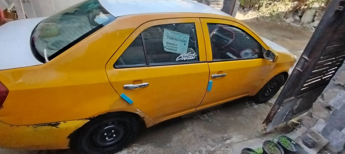 السلام عليكم من رخصة الادمن جيلي ام كي للبيع رقم بغداد دولي موديل ١٢ السياره بأسمي تحويل مباشر مكاني بغداد المعالف السعر ٣٠ وبيها مجال تبريد شغال السياره جاهزه بيها ملاحضات بسيطه *********** وات ساب او خاص الاستفسار
