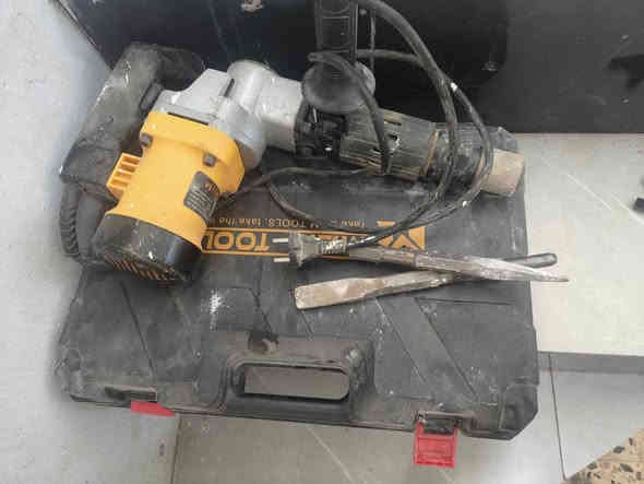 سلام عليكم ورحمه الله وبركاته
دريلين كسار للبيع واحد بالفلينه والثاني مستعمل قليل مكاني حي العسكري ***********
