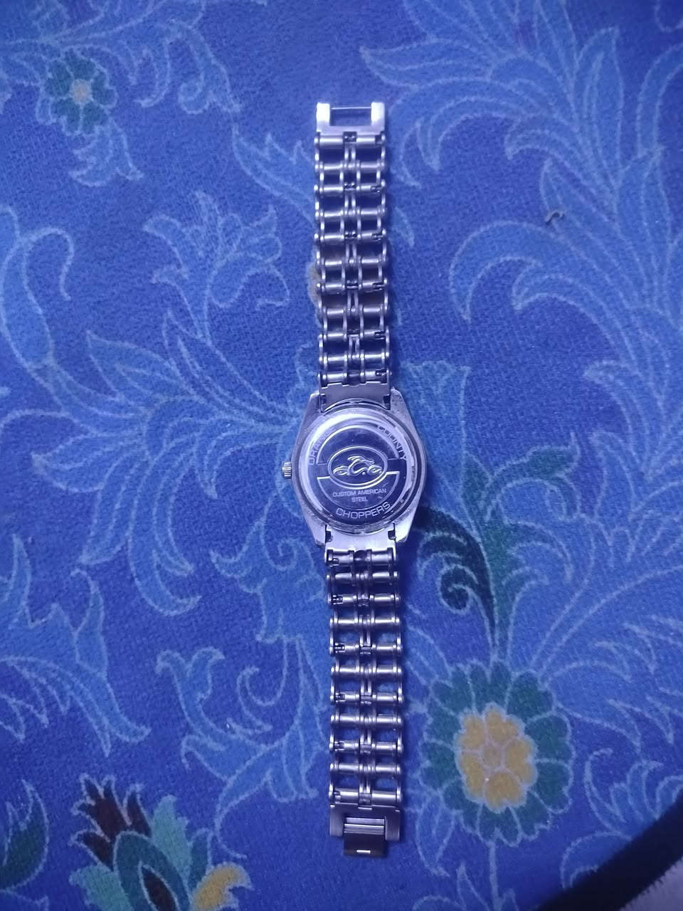 ساعه ماركه بيهه ضربه خفيفه ما مثره عل الجامه مزاد يبدي من 10 الاف  رقمي *********** لا يوجد توصيل لجميع المحافظات مكاني بغداد الداخل يم سوق الاولى قطاع 2
