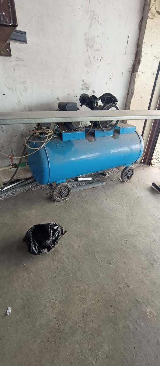 للبيع معمل سليم سنكل نضيف خمس قطع مع كمبريسر سعر خاص او ت ***********
