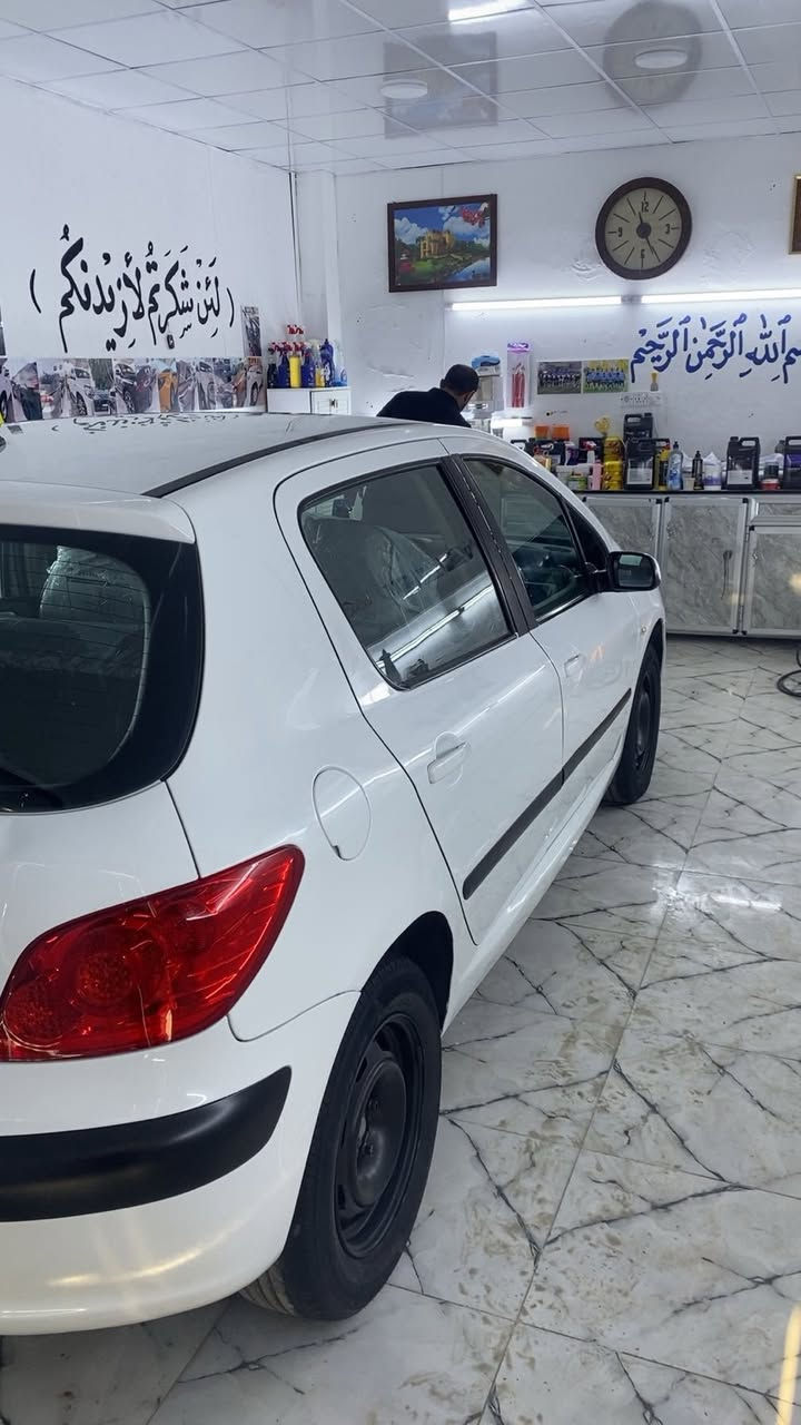 بيجو للبيع موديل ٢٠٠٦  ابيض
محرك
كير 
صدر تبريد 
تدفئه  
دفتر بانزين  
بشرط  
لا يوجد اي نقص بسياره الكل بشرط 
 هلال بيها صبغ مع دوسه  صفحه واحد 
سعر63 
عنوان كركوك 
رقم تلفون***********
