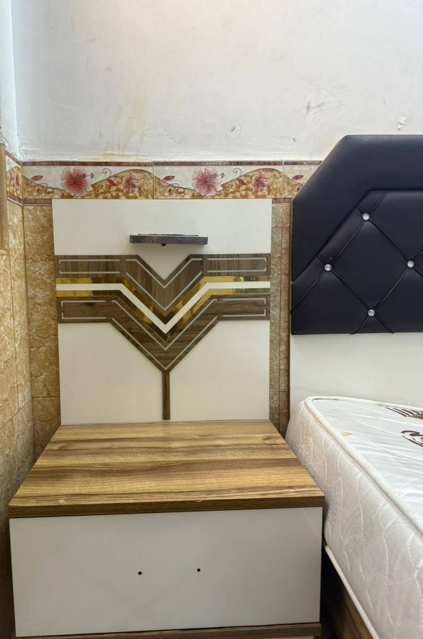 السلام عليكم غرفه تركيا للبيع وهاي الصور كدامكم والاضرار البيهه العنوان النجف حي الوفاء للاتصال على هاذا الرقم***********والاستفسار على السعر وبيكم خير وتدللون
