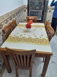 ميز طعام • للبيع