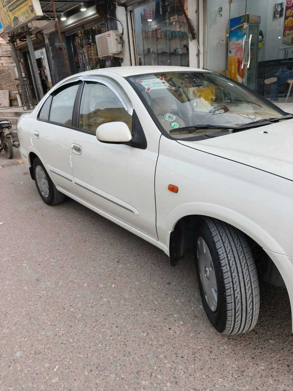 نيسان صني ياباني موديل ٢٠٠٦ محسن فول لمتتد يعني المواصفات البيها ب ٢٠١١ ماموجودة يدات نيكل الخارجية والداخلية حتى مصاطر البيبان نيكل داخل بيجي مطعم بصاجي انارة سقف وحافظة نظارات غرفتها على وضع الشركة سنتر لوك جام كهربائي ٤ بيبان حتى قفل الجنطة كهربائي ريمونت  محرك كير تبريد شرط حدادة جديد تخم تاير جديد اي نقص مابيها مكفوله من ظربه وصبغ  رقم بغداد مشروع وطني سياره موجوده بالعماره سعر 110 تصال ***********
