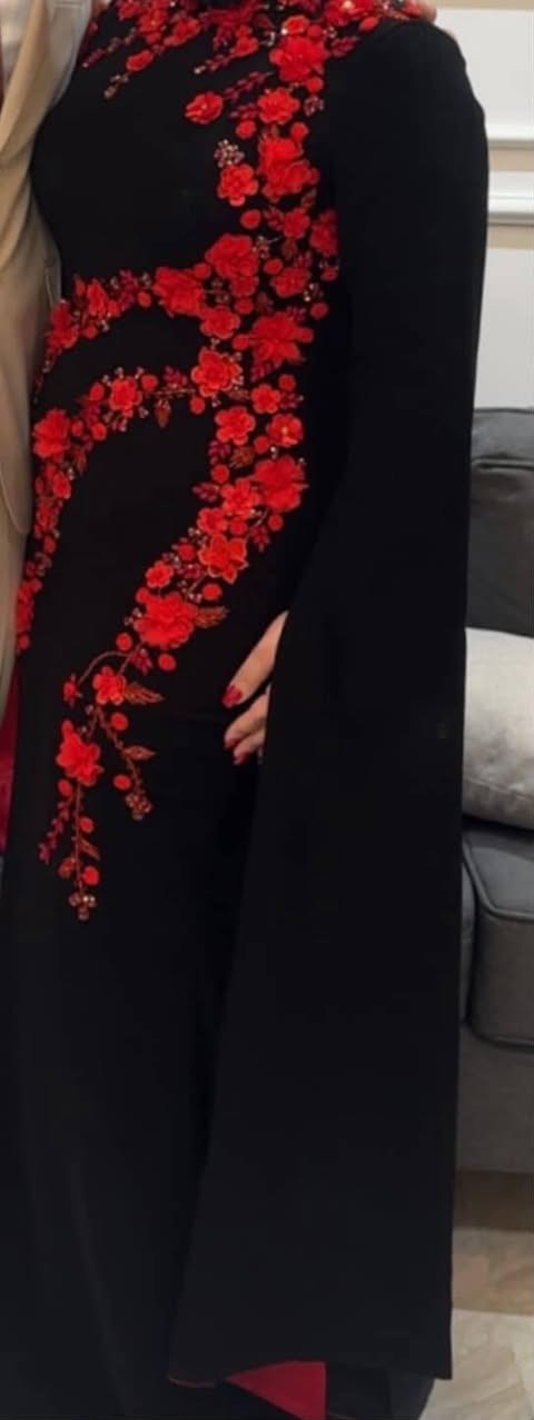 سلام عليكم فستاني تصميم خاص كلفني 400 ابيعه230
يلبس قياس 42/44 
ملبوس مره وحده ع كد مناسبه وحده لتواصل خاص


**إذا كنت صاحب هذا الإعلان وتريد حذفه لأي سبب، رجاءا أرسل رسالة إلى الدعم الفني**