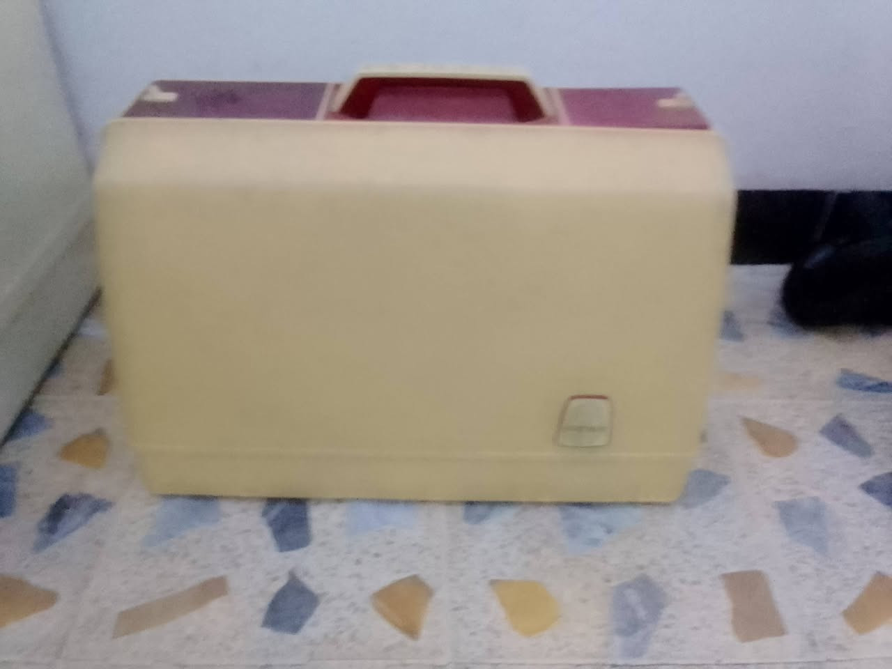 مكنيه خياطه للبيع مال بيت 
بي سعر ٢٠٠ ألف مستعمله شئ قليل
للستفسار  على الرقم ***********
 أو على الصفحة .
