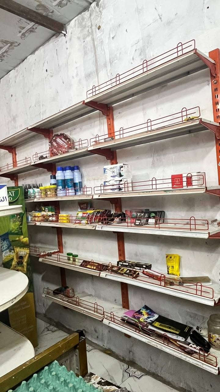 محل للبيع  ثلاث عارضات  ٢ مجمده رفوف  ٣٠  سفينه  ميز عارضة اجباس ٢  الزبير الشمال
***********
