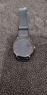 ساعة • للبيع • شكل