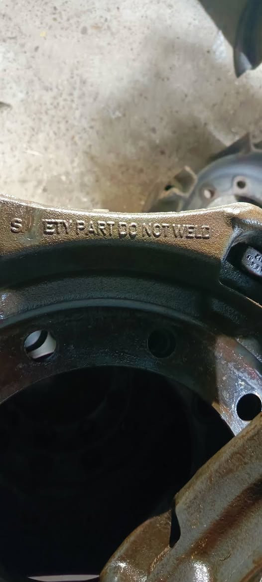 السلام عليكم توفر لدينا برماغ أمامي 90 الماني مال جبش لون فيلي مكفول من التجفيت و التصفير
ملاحظة كل برماغ بي فطر ناعم عدا هذني كلشي مابيهن 
المكان التاجي خلف المصابيح 
الاستفسار أو الاتصال 
***********
‏‪***********‬‏
