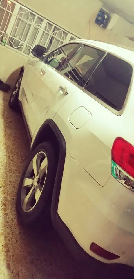 السلام عليكم بيع بدون مراوس
جيب كراند شيروكي موديل ٢٠١٤ وارد امريكي رقم بغداد الدولي حره جانيهه منذ ٢٠١٧ ولحد الان على ايدي بيهه ٤ قطع صبغ... ايرباك ستيرن ودشبول
مكينه ٣٦٠٠ ماشيه ٧٦ الف ميل مكينه وكير وفورويل وتبريد كفاله عامه عالشركه وحداديه جديده
 مواصفات اللمتد ،، دبل كزوز  بدون فتحه ..السياره جديده جدا واستخدام شخصي........... شخط مابيهه عدى الحادث ...شادلهه اغلى عدسات بالسوك للناصي.... وللعالي كَلوبات مروحه (لايتهه نهار) ....سياره جاهزه ....غرفتهه جلد اسود جديد جدا وبرده خلفيه.... جكهه وسبيرهه وجنطتهه على وضعية الشركه ..........ما مستخدمات وتخم تاير جديد.. تفيد جناي نظيف.......... سياره جاهزه دينار واحد مايصرف عليهه..سعر ١٩٠ وبيهه مجال بسيط للتواصل خاص او *********** بي واتس اب...آسف ما اجاوب عالتعليقات...الشراي يتصل وبالخدمه مع التقدير للجميع
