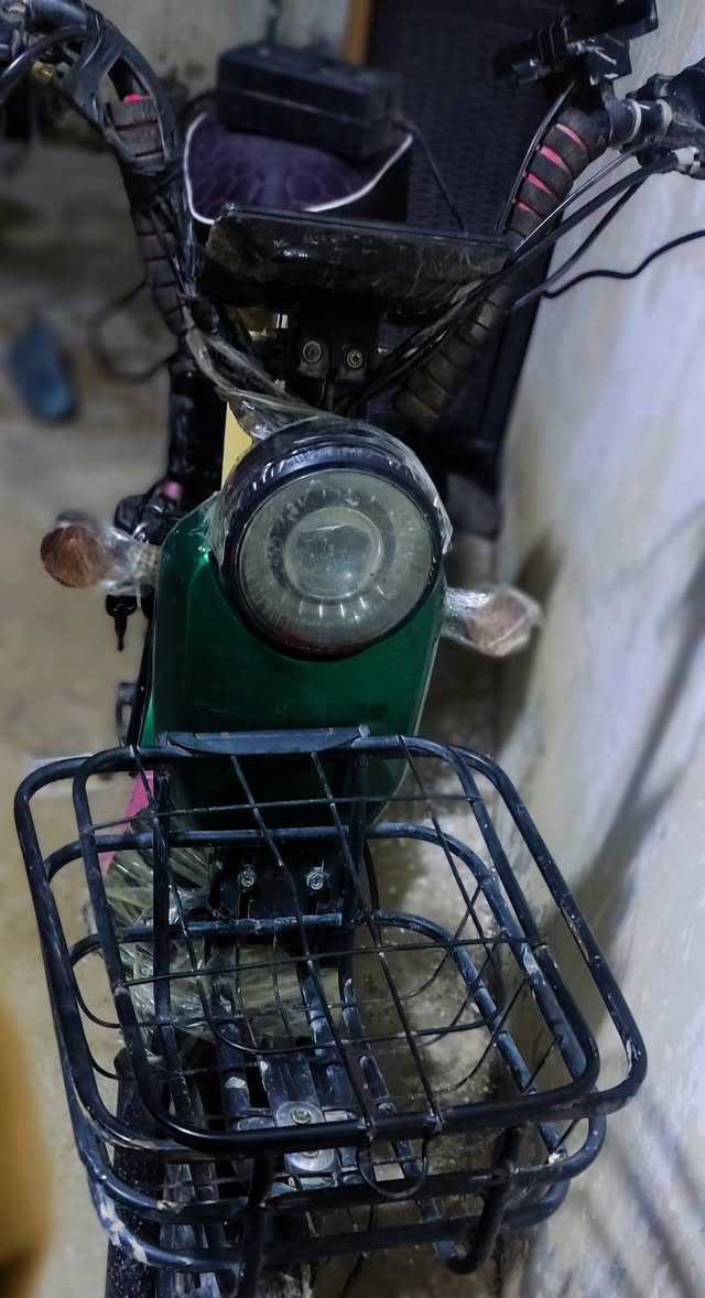 السلام عليكم 

باسكل شحن للبيع حجم٢٢ الون اخضر باسكل خير من الله  جديد مابي اي نقص برغي  

بطارياته اربعه ١٨امبير جديدات بالباكيت من الشركه

تايرات جدد 

السرعه 48 حقيقي 

شلعة قوية

لايت قوي يسوي نهار

بايدر حلو

بريكاته قوي 

السعر 250

المكان 

ديالى بعقوبه قرب حي المعلمين

الرقم

***********
