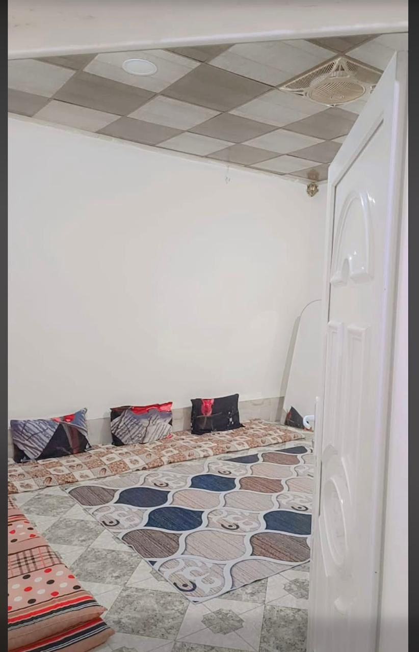 بيت للبيع بسعر مناسب في خانقين منطقة بانميل 🏘️ المساحه200م
يحتوي على 1 غرفة نوم واستقبال وصاله ومطبخ ومجمع صحيات وحديقة وكراج سياره//البيت فول سيراميك كلش نظيف 
السعر مناسب للاستفسار ***********
