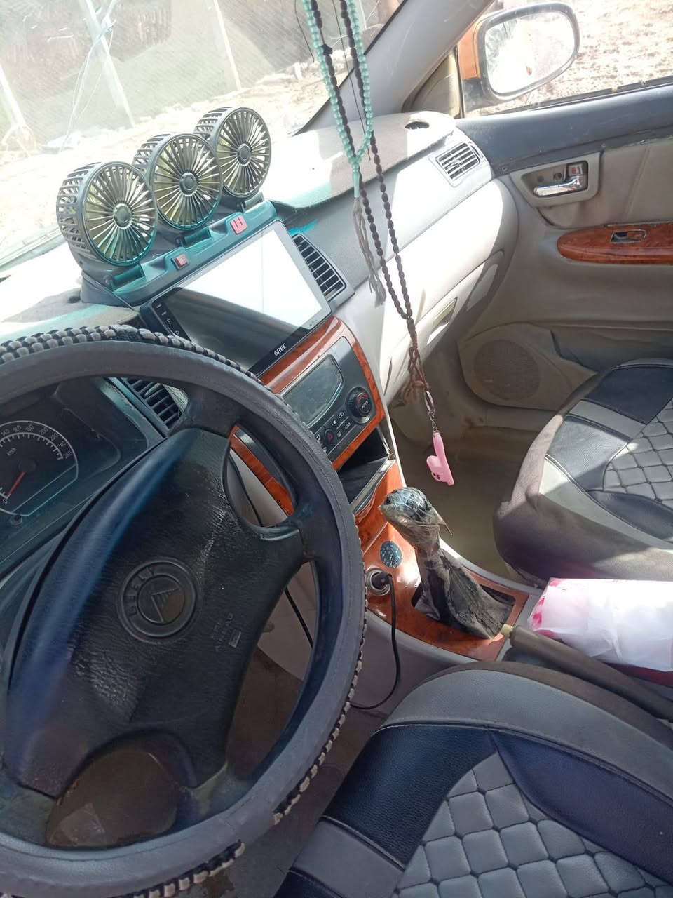 السلام عليكم جيلي موبل موديل 2013 سنويه منتهيه ب23 سياره مرتبه حداده نص عمر تبريد شغال دواخلها مرتبه سياره كير محرك بدايه خيط تبخير سعر 25 وبيها مجال عنوان بصره ابي الخصيب محليه رقم الهاتف *********** مكلف بلنشر
