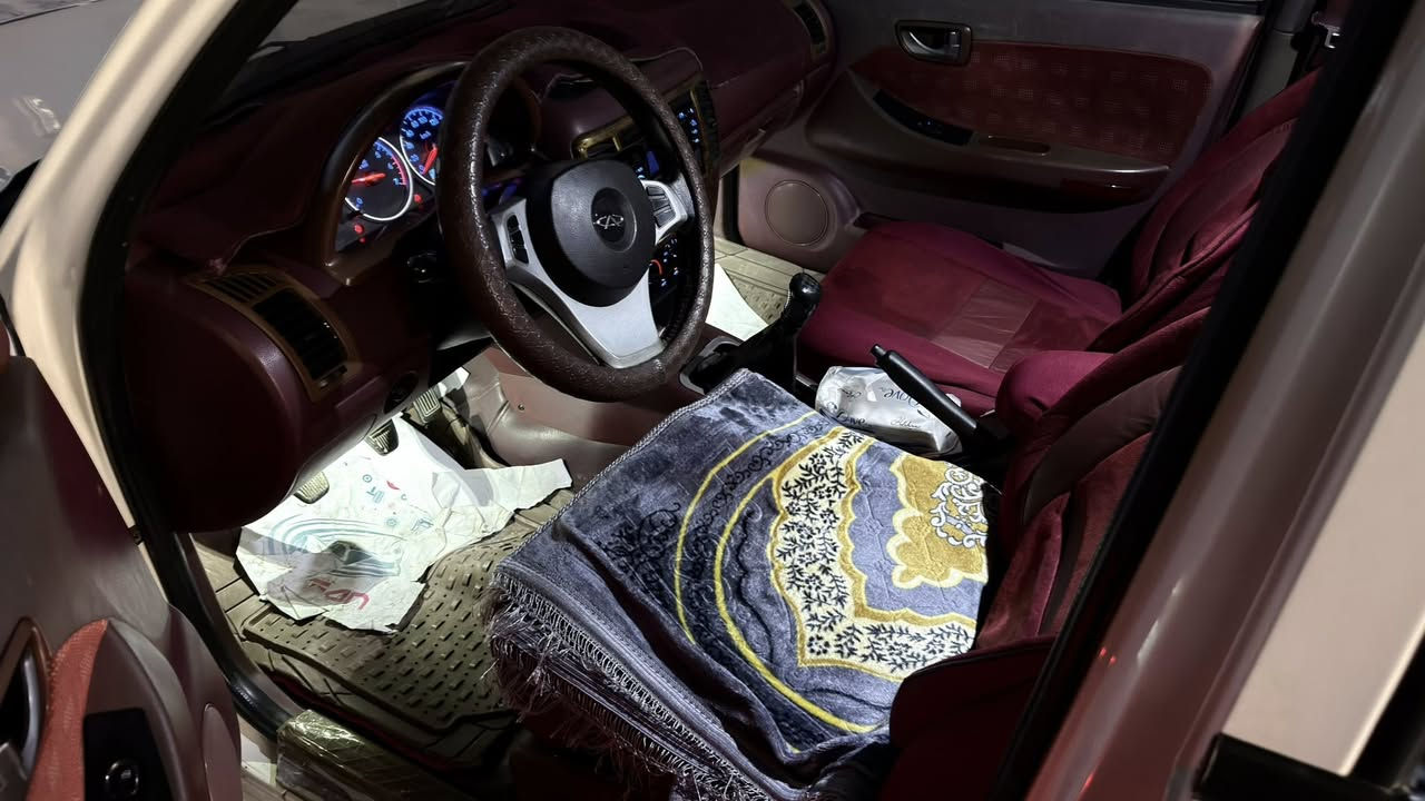 السلام عليكم.  شيري بيك اب موديل 2012 سياره عل وضع الشركة مكفوله كفاله عامه من صبغ وكلشي محرك عل وضع الشركة تريد شرط رقم صلاح الدين  الماني شرط تحويل  مكفوله من الخياس  ومن كلشي صدر جديد تخم تاير جديد  السعر 77$ وبيهه مجال قليل 
***********
