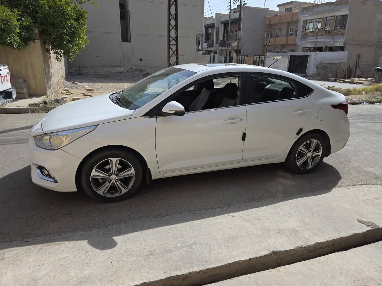 اكسنت 2019
سيارة نظيفة مال بيت، استعمال خفيف، اقتصادية ومريحة

⚙️ المواصفات:

محرك 1.6 لتر 
گير AT 
صرفية بنزين اقتصادية جدا 6–7 لتر / 100 كم

🛠️ الحالة الفنية:
صيانة دورية زيت وفلاتر
تبريد شغال و قوي
كل الكهربائيات شغالة

📌 الحالة العامة:
داخلية وخارجية نظيفة

💰 السعر: 130
📍 المكان: الموصل
📩 للتواصل ***********
