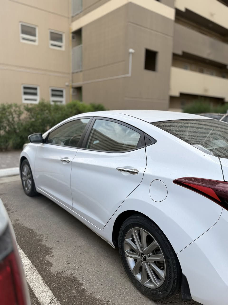 سلام عليكم 
هونداي الانترا خليجي موديل 2014 مواصفات فتحة تحكم صاج مري شفط السيارة مكفولة فقط تكحيل بيها مكفولة حت الدعامية سعر 132 وبيها مجال مكان بغداد موبايل ***********
