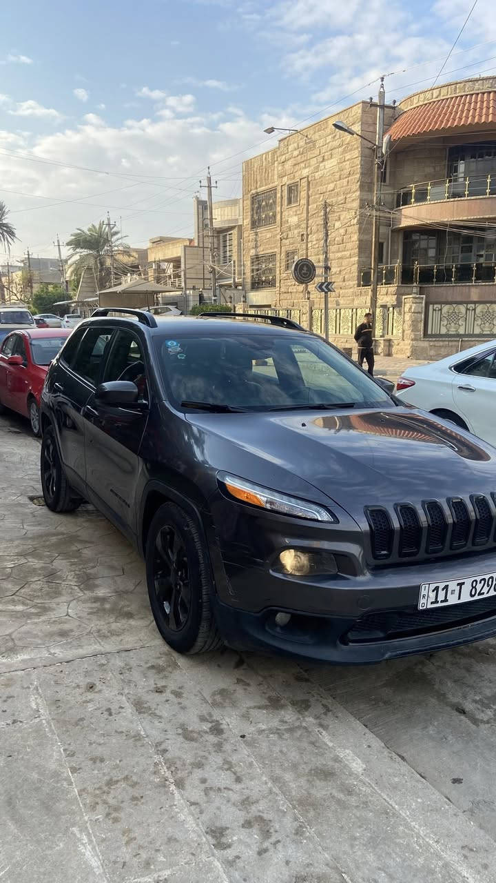 ‎للبيع 
CHEROKEE 
Jeep 2016 4X4 4WD
2.400cc محرك اقتصادي 
ماشية 53 
حادثها : بدون ايرباك 
الصبغ :  بنيد + جاملغ امامي ايسر + جاملغ خلفي ايسر 
رقم الشاصي : 1C4PJMDB2GW300028
حدادية 50% 
السعر 125$ 
العنوان : بغداد / منصور 
***********
