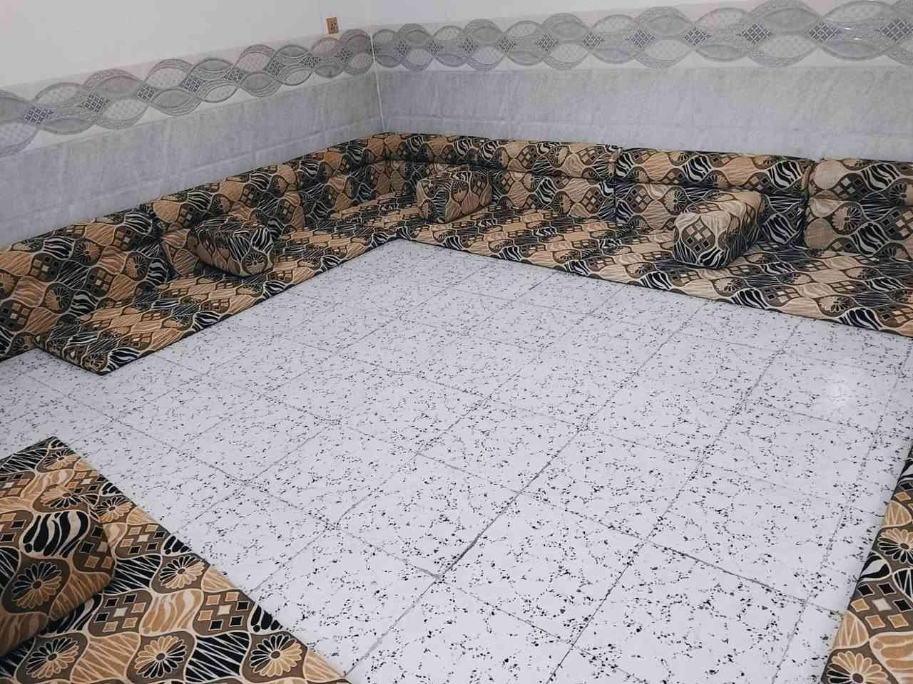 السلام عليكم جلسه عربيه للبيع 5دوا شك ضعط عالي سعرة 150قفل كربلاء الحر ***********
