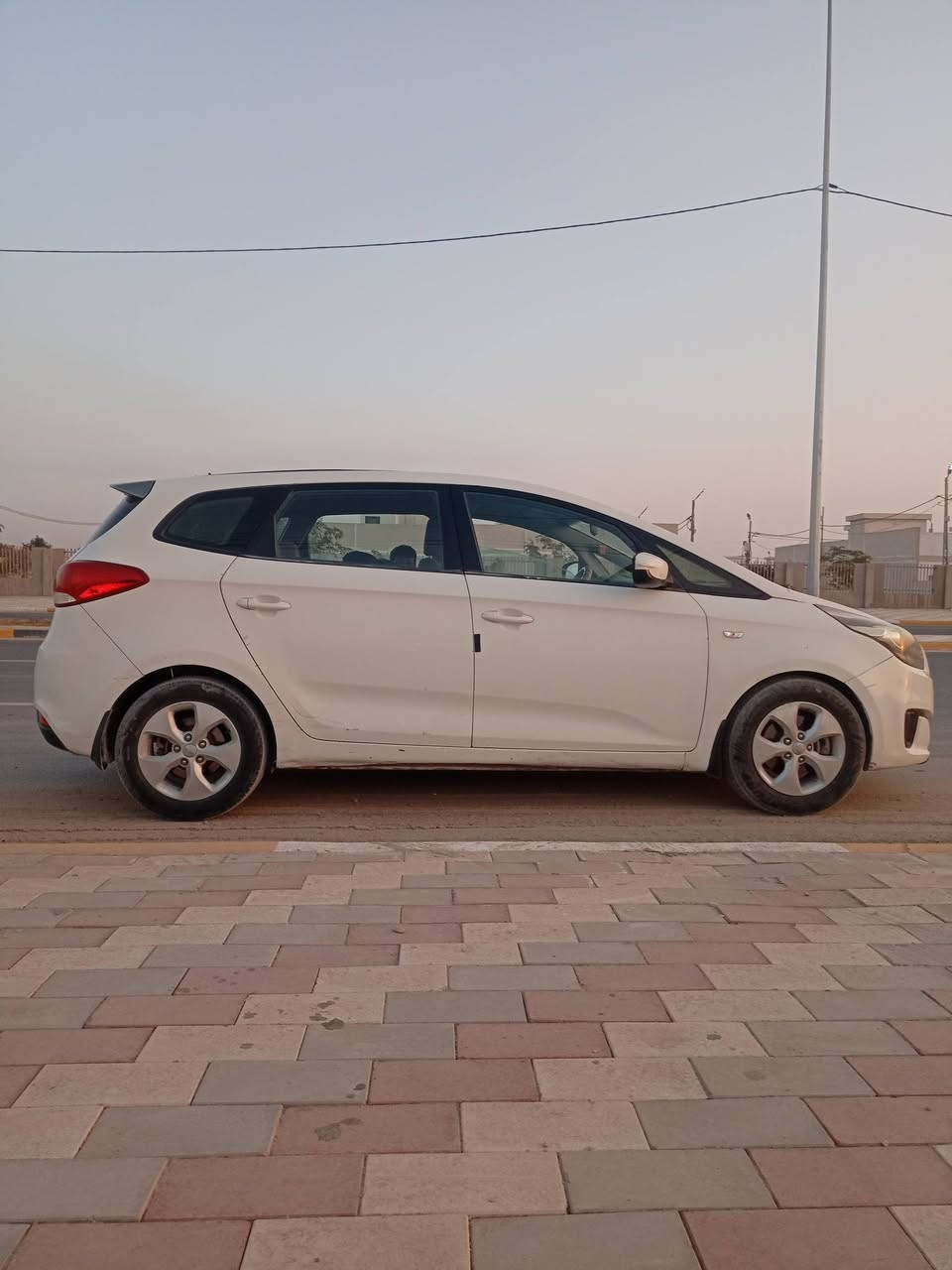 كيه كارنز خليجيه موديل٢٠١٥رقم بابل اجره لون ابيض مصفر سياره جاهزه ونظيفه مكينه ١٦٠٠GDiمكان سياره كربلاء ***********
