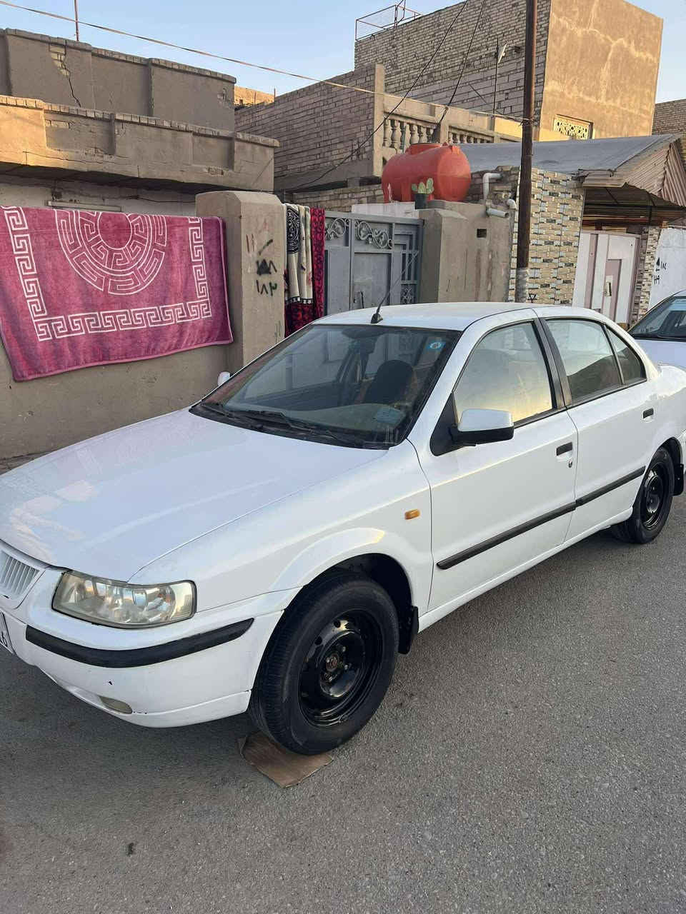 السلام عليكم
سمند 2010 سنويته ل 30 
السياره باسمي 
سياره كير ومكينه فرنسي 
تخم تاير 
حداديه كله جديد 
السياره مكفوله  
بس البنيد مصبوخ 
السعر 40 وبيه مجال قليل***********
