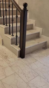 محجل حديد • قبضة خشب • الموصل