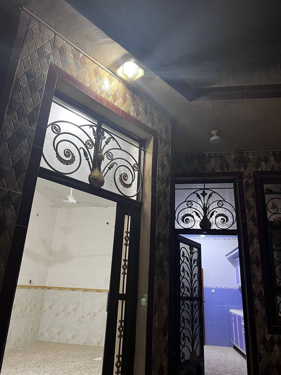 دار للايجار ( حي العسكري )

المساحه ١٥٠ م بناء طابقين 

الطابق الاول غرفه مع صاله مع مطبخ مع براني مع صحيات داخليه و خارجيه
الطابق الثاني غرفه مع صاله مع صحيات مع حمام 

للاستفسار / *********** وتساب 

او زيارتنا حي العسكري مقابيل الكراج مكتب عقارات البركه
