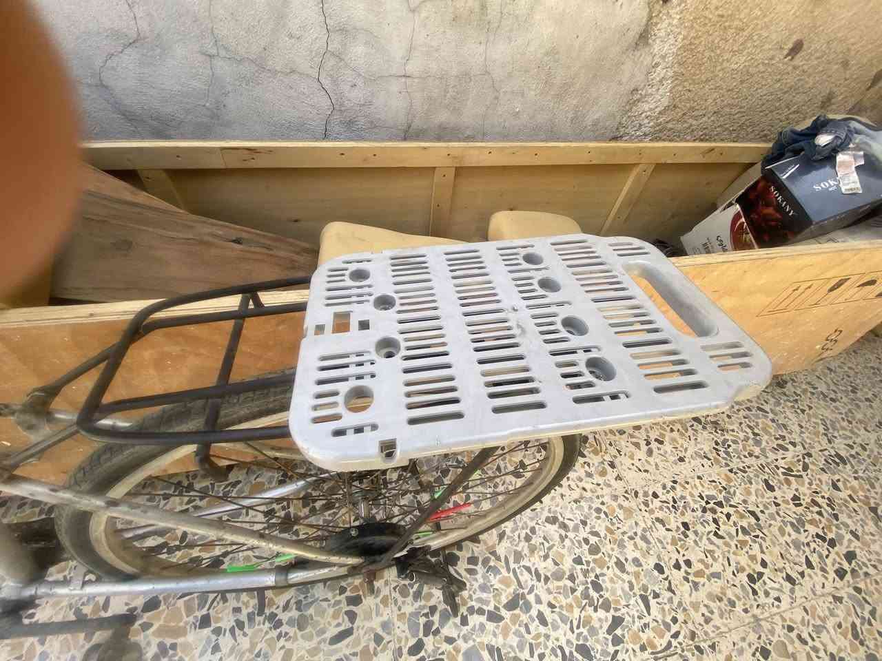 سلام عليكم بايسكل حجم ٢٦ بايسكل كلش نضيف تايرات جداد جوابه جداد سرج جديد بريكات جداد كاسحه جديدنقص فقط الجاملغ الخلفي والزنجيل البارحه وكع منه البيم الي يصير بالحلاقات السعر ب٦٠ قفل لان بس الغراض الحاطهن ب٣٥ مكاني بغداد الدوره وهذا رقمي ***********
