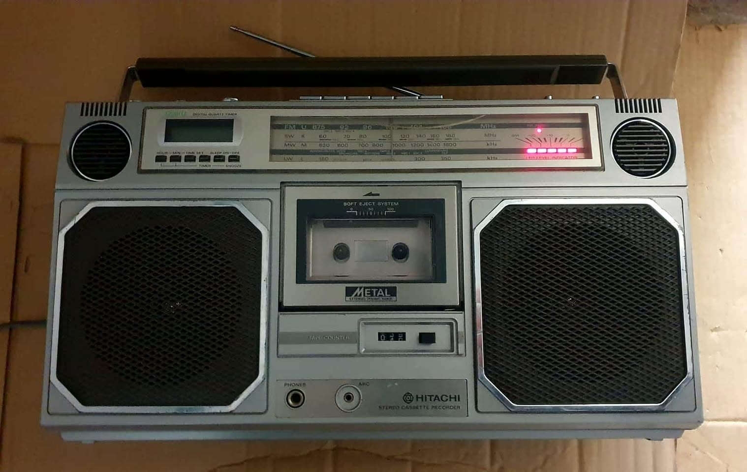 رادیو FM MW LW SW مارکة هیتاشي الياباني مختوم انتاج 1980 یشتغ 8 بطاریات حجم كبير وكهرباء 220 ڤولت مباشر الجهاز نظیف جدآ بلادي وشغال بالكامل صوت ظحم وسحب الرادیو ممتاز مااحظة / بي فطر بسیط بالجامة ماياثر مبين بالصور والڤیدیو . السعر واي استفسار مراسلة خاص


**إذا كنت صاحب هذا الإعلان وتريد حذفه لأي سبب، رجاءا أرسل رسالة إلى الدعم الفني**