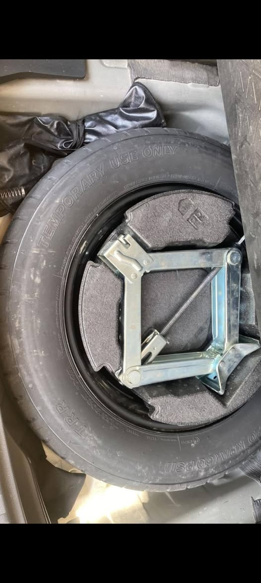 راف 4
للبيع موديل 2019
 مواصفات XLE

حساسات امامي وخلفي
شاشة كبيرة
كامره خلفيه بدقة ووضوح عاليه
نضام التوقف الذاتي
تحديد المسار
مانع انزلاق
السايد بريك بصمة
داخل السيارة جلد
المقاعد كهرباء
الصندوق الخلفي كهربائي
تحكم ستيرن
ماشيه 75 

حادث بنيد وجاملغ
 البنيد مبدل وجاملغ راجع نفسه 
سعر السياره 190 ورقه وبيه مجال
للأتصال ***********
