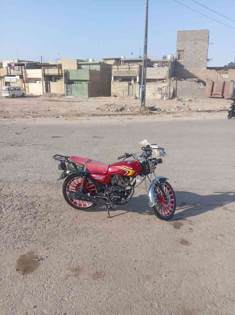 سلام عليكم شباب دراجه شاينك مديل 26اوراق كامله دراجه زيرو حلوه مابيه شي نقص كهربائيات شغلات محرك 200دراجه خير من الله وصوت لمحرك عبالك شحن    سعر 700بيه مجال قليل عنواني بغداد مدينة الصدر واتساب ***********
