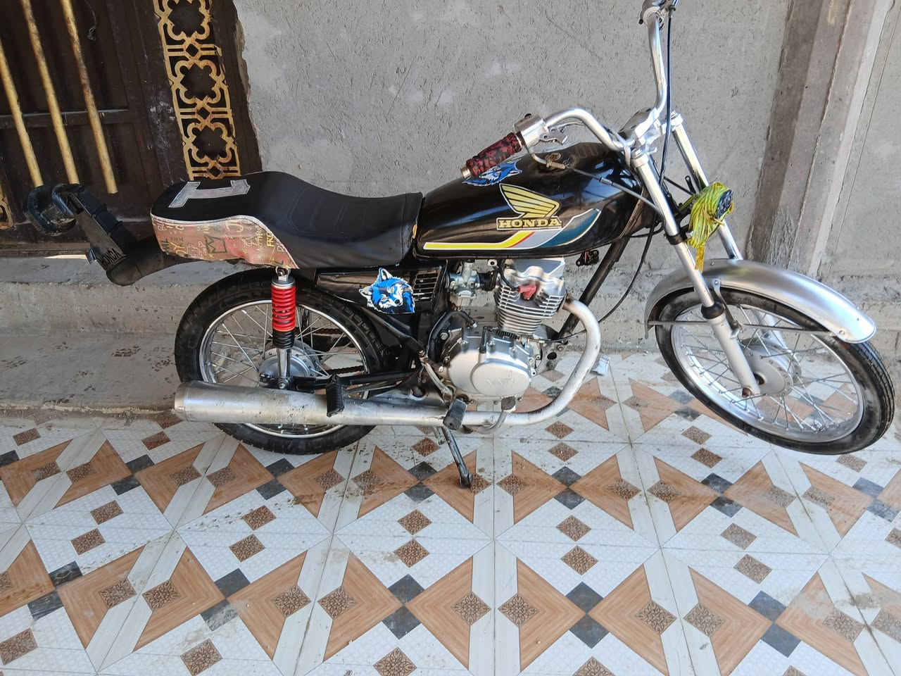 للبيع
بوليس مكفوله كفاله عامه تجي تفحص بيدك وسعره مناسب ما مفتوحه شرط اخليله بس دهن وبانزين عداد سرعته 120شرط عداد شاشه 😘. 
+
اربعه كير محرك شلامجه رقم الشاصي بيه 2024 اوراق استنساخ 🤓
مكاني بابل_الكفل 
راسلني او اتصل وبيك خير وتدلل  . 😍
***********
