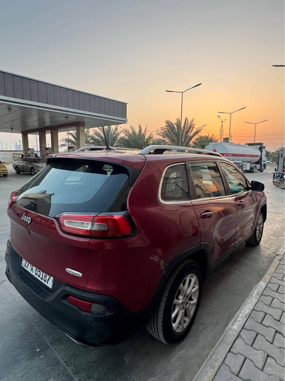 سلام عليكم 
جيب شيروكي بزون  موديل 2016 محرك ٣٢٠٠ جديد اني شاده بيدي قبل شهرين صرفيه ما بيها السياره كلش وحلوه وما تخسر بيها اي شي مكان السياره ناصريه مركز

السعر 115 وبيها مجال بيها مستعجل 

0783 882 6022 ناصرية, ذي قار
