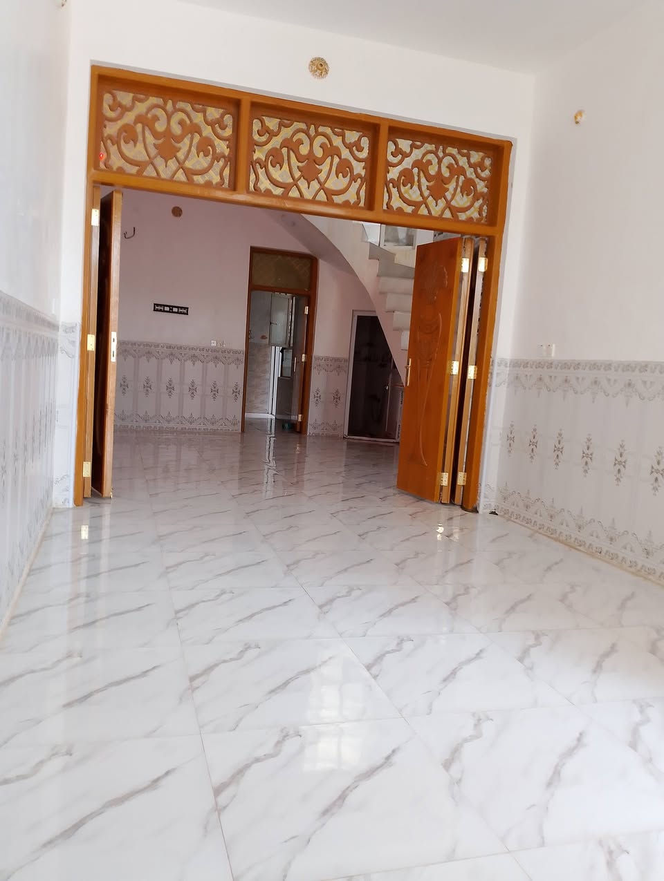 السلام عليكم دار للايجار 100م حي النداء شارع مجمع بيتي منطقه 52الف بناء حديث 2022 غرفه ومطبخ وستقبال مفتوح ع الصاله. وصحيات داخليه وخارجيه الشهر 250 الف مطلوب ( مقدمه ثلاث اشهر)  موقع البيت علئ شارع 15مفتوح علئ شارع 60 مال جامع الاحسان ومفتوح علئ شارع 25مال المدارس وحاليا فارغ البيت 
1/خط مولده
2/تانكي ماء وكيزر. 
3/مغسله
ملاحظه #مطلوب عائله زغيره وتحافظ علئ الامانه لان بيت نظيف
للاستفسار خاص او اتصل *********** وعندي مقطع فيديو بلخاص ادزه اذا تحب اشوفه
