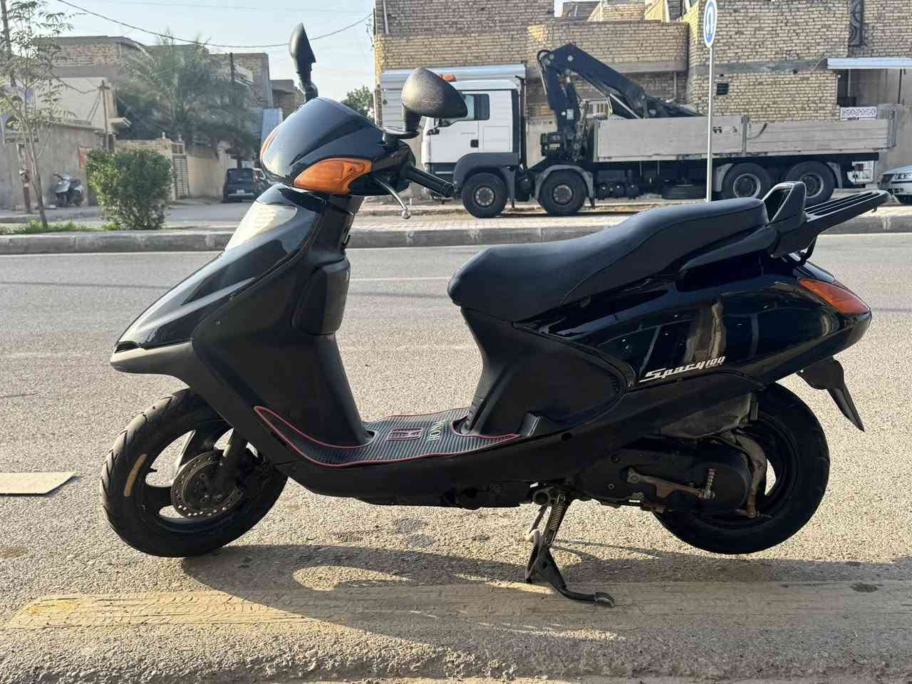سبيسي نظيفة جداً كلشي شغال بيها 
السعر 650 وبيها مجال بسيط
***********
