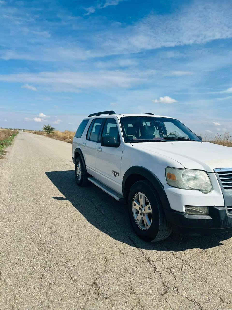 فور اكس بلور 2007 رقم صلاح الدين مشروع وطني بسمي تحويل ثاني يوم  سياره خير من الله للبيع كير  محرك كفاله محرك 4000 السعر المطلوب 95 وبيهه مجال او مراوس بسياره حسب القناعه ***********
