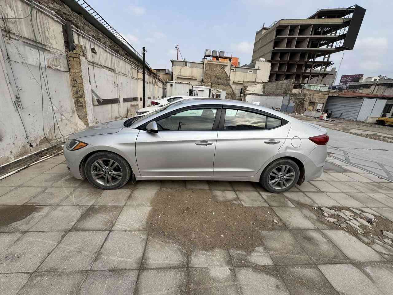 النترا. 2017 أمريكي رقم اربيل سنوية جديدة 
فول مواصفات 
جلد
كشن كهربائي تبريد تدفئة
بصمة 
فتحة 

ماشية 97 ألف mil
محرك كير مكفول 
ملاحظة الكير مبدل فلتر ودهن 
باب السائق والجاملغ فقط صبغ جمالية 

القمارة كما موضح في الصور مكشر وصبغ بلادي
السعر 125 وبيهة مجال حك الجية  

التواصل على الرقم ***********
