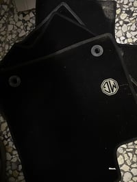 كاعيات MG5 الاصليات ملات السيارة  السعر 25 الف  07838608941