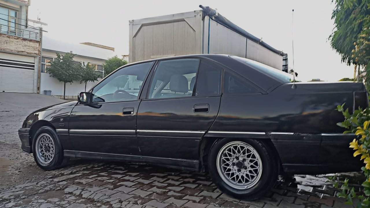 أوبل أوميغا (Opel Omega) موديل 1992 للبيع
المحرك: 2.0 لتر (نشط وبحالة ممتازة).
​الرقم: كركوك (مشروع وطني)، جاهزة للهزة والتحويل.
​البطاقة الوقودية: متوفرة ومكفولة.
​الضرر والحادث: السيارة مكفولة من أي ضربة أو حادث (بدون لغود أو شاصي)، مصبوغة كامل حزام فقط لأجل الجمالية وتجديد المظهر.
​الوضع الميكانيكي: مسواة لها أدامة وسيرفس كامل من الـ أ إلى الـ ي، السيارة جاهزة وما بيها أي نقص أو عيب (شغل واطلع).
​السعر المطلوب: 37 ورقة (3,700 دولار) وبيهه مجال طيب  
للشراي 
0771 867 0003
