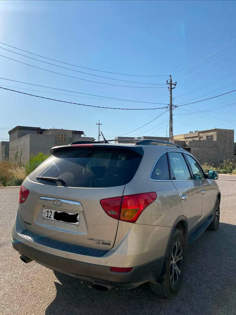 السلام عليكم.. هيونداي فيركروز 2008 خليجي كفالة عامة السيارة فول مواصفات 1/1
محرك V6 3800 (سته سلندر)
بصمة تشغيل وبصمة أبواب
سلايد (فتحة سقف) 
شاشة + كاميرا خلفية + حساسات خلفية
كشنات جلد كهربائية مع خزن 
تحكم ستيرن جهتين + مثبت سرعة (كروز كونترول)
ستيرن تحكم كهربائي
7 راكب (3 قطع تبريد ثلج)
لايتات زنون عالي ناصي + زركات لايتات أمامية بالدعامية.
إشارة بالمرايا + صندوق خلفي كهربائي.
السيارة بيها سونار كامل جاهز
رقم دولي نينوى، التحويل ثاني يوم شرط
كير شرط، محرك شرط 
مكان السيارة: الموصل
السعر 123$ وبيها مجال للشراي
للاستفسار ***********
